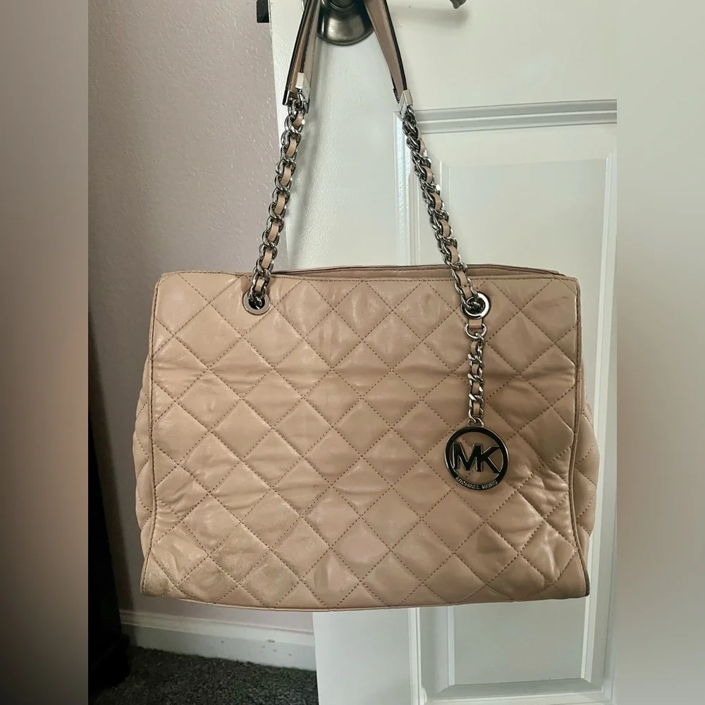 Michael Kors Quilted Tan Shoulder Bag - Picture 1 of 5